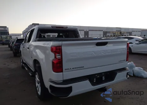 2024 Chevrolet Silverado 1500 4Wd Short Bed Custom z USA, uszkodzony, nr VIN 1GCPDBEK7RZ265399